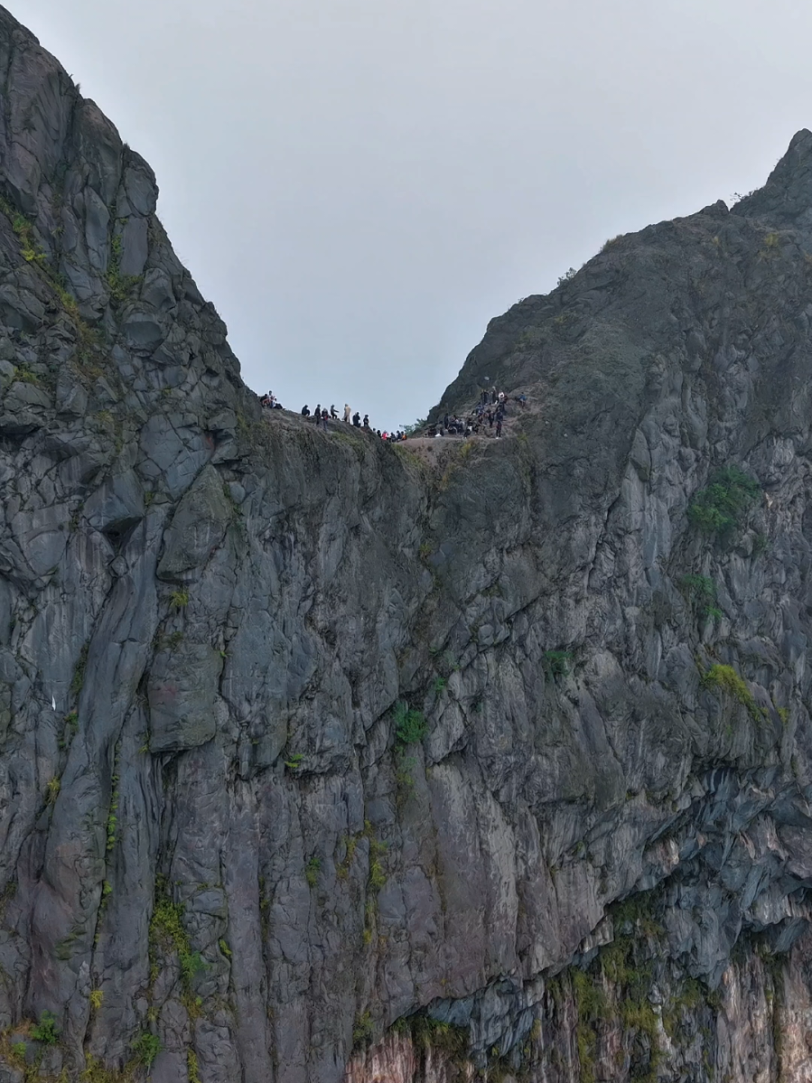 Lengah Dikit Pindah Alam! Ini Dia Point Of View (POV) lain dari puncak lembu Suro Gunung Kelud Via Karangrejo,Blitar . . . . . 📽: @dibalikkeseharian 📌: Puncak Lembu Suro Gunung Kelud #fyp #fypage #gunungkelud #gunungkeludviakarangrejo #puncaklembusuro 