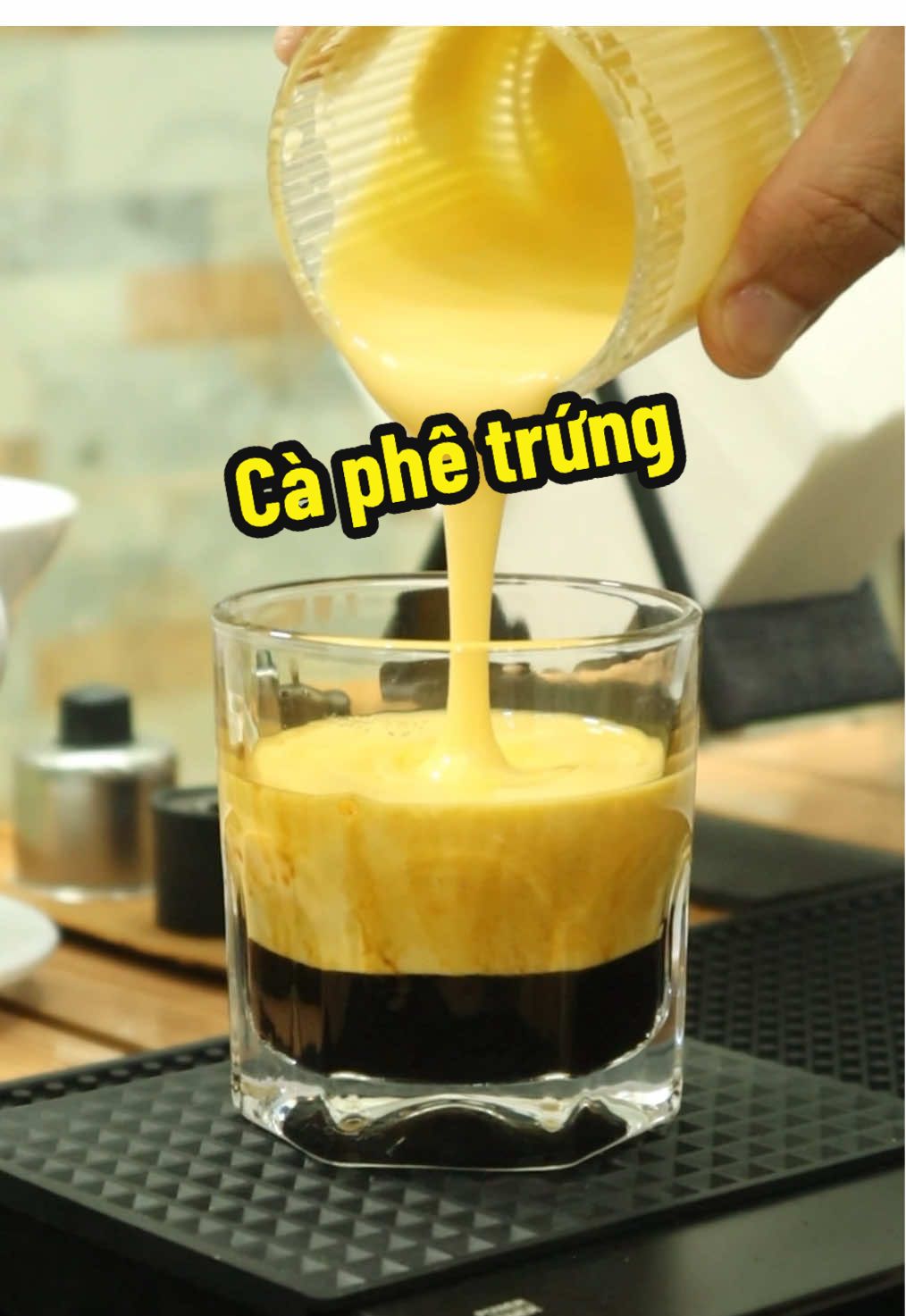 Bạn thường uống gì vào những ngày mưa? #VietnamCoffee #TikTokCoffee #CoffeeTime #caphe #caphetrung 