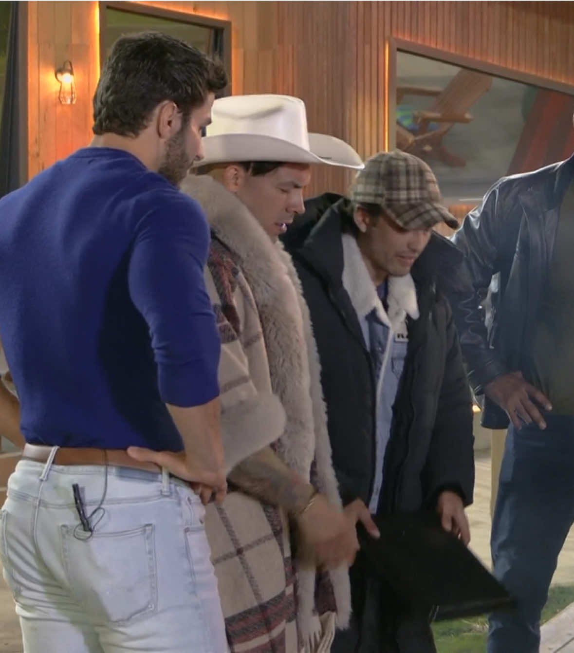 #Jawy ya prendió la fogata y su misión será mantenerla encendida hasta el día de mañana. 🔥🪵 Lunes a viernes 9:00 p.m. por Azteca Uno Domingo La Gala 8:00 p.m. por Azteca Uno 🌾 #LaGranjaVIP ⁣transmisión 24/7 en #DisneyPlus experiencia completa.