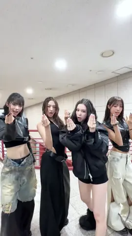 #MammaMia_challenge with #GAWON #NARIN #izna KOKO CHOIJUNGEUN #MEOVV @MEOVV 