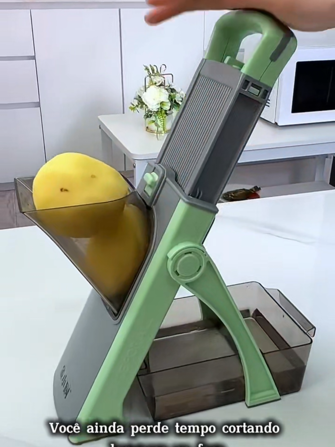 ✨CHEGA DE PERDER TEMPO NA COZINHA!✨ Com o Cortador Fatiador Mandoline Multifuncional 5 em 1, você corta batatas, legumes e vegetais em segundos — com precisão, segurança e sem bagunça! 🥕🍟🥒 💚 5 tipos de corte diferentes 💚 Recipiente coletor incluso (adeus sujeira!) 💚 Lâminas super afiadas em aço inox 💚 Design ergonômico e seguro para as mãos 🔥 De R$99,00 por apenas R$37,99! Aproveite o desconto de 62% e leve praticidade pra sua cozinha hoje mesmo! 👩‍🍳💨 #cortador #fatiador  #promotiktok #promotiktokshop #utensiliosdecozinha i