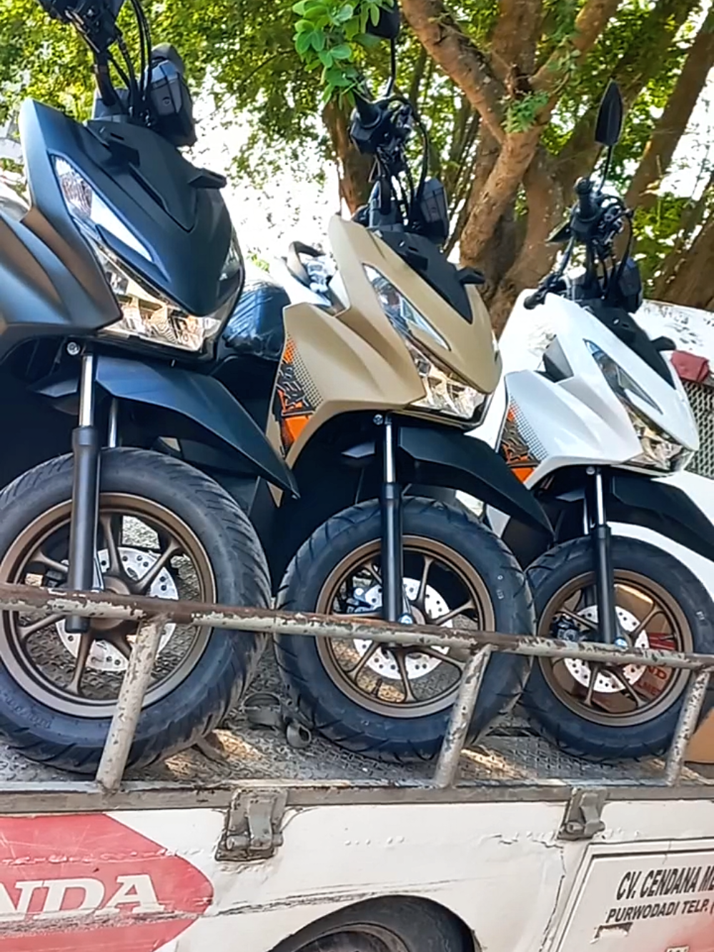 Siap kirim ke tuannya✈️✈️✈️ Beat street makin keren gesit irit Beat street hitam,brown,putih ready otr 20.910.000(belum termasuk potongan) Cash/Kredit langsung WhatsApp Klik Link https://wa.me/6281575544568 #beatstreethitam2025 #beatstreet #beatstreetbrown #beatstreetputih #beat 