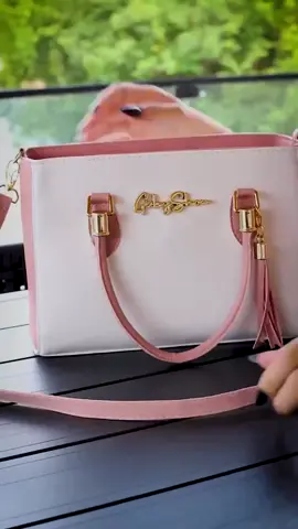 👜 Bolsa Tiracolo Feminina Anjik Gaby Show — moderna, chique e versátil, com alça transversal em couro sintético. Perfeita para qualquer ocasião! ✨ 🖇️ LINK NA BIO  #BolsaFeminina #BolsaTiracolo #ModaFeminina #Estilo #LookDoDia 