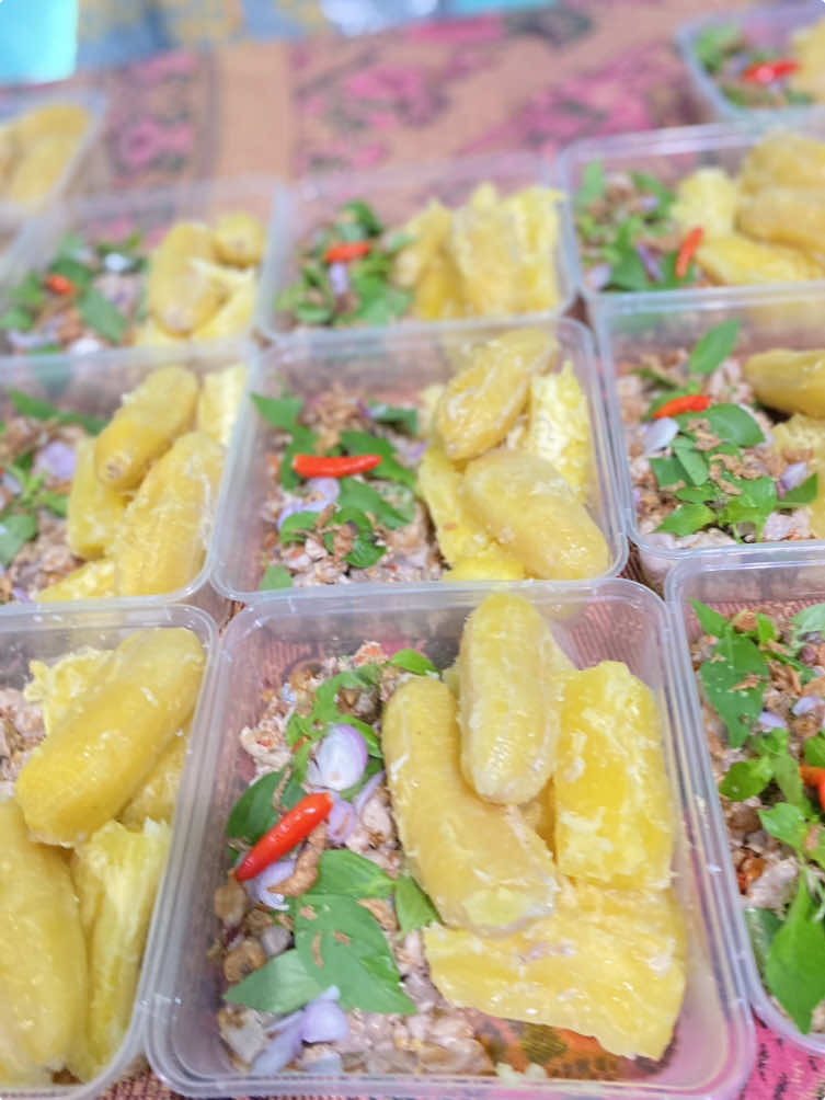 Gohu ikan ready area ternate minat langsung wa ke 085218408167  Sudah sepaket dengan kasbi dan pisang santan😋 #fyppppppppppppppppppppppp #fyp #gohuikantuna #gohuikan😋😋 #ternate 