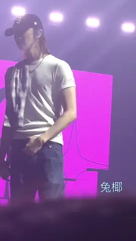 holy moly, he looks so good🫠 #the8 #minghao #seventeen #fyp cr. 兔椰