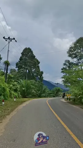 Salah satu tempat favorit di tiang tanjung  hamparan sawah dan bukit yang indah 🫰🥰  #lensa_Bengkayang #bengkayangkalbar #ayokebengkayang #Wisatakalbar #lensabengkayang 