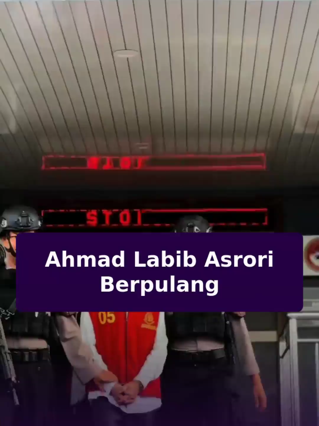 Mantan Ketua DPRD Magelang, Ahmad Labib Asrori, yang divonis 15 tahun penjara atas kasus pidana di lingkungan pesantrennya, berpulang pada 21 Oktober 2025 di RSUD Tidar Magelang. Asrori wafat akibat henti jantung dan komplikasi penyakit kronis setelah berulang kali menjalani perawatan medis selama masa tahanan. Kasusnya mencuat pada tahun 2024. Setelah proses persidangan, Pengadilan Negeri menjatuhkan vonis 15 tahun penjara. Upaya bandingnya ditolak. Kepergiannya menutup babak tragis dari kasus yang menjadi sorotan nasional. Peristiwa ini menjadi pengingat penting tentang perlindungan terhadap anak dan penegakan hukum yang tegas terhadap pelanggar. #Magelang #Pesantren #AhmadLabibAsrori