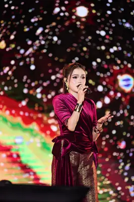 Dari belajar Mandarin masa PKP → sekarang nyanyi lagu Mandarin live dengan sebutan padu! 😍 Bella sempat mention Team Bass lagi kat SSC 💙 #BellaAstillah #TeamBass #SuaraSemuaCarnival #MandarinSong #LearnMandarin