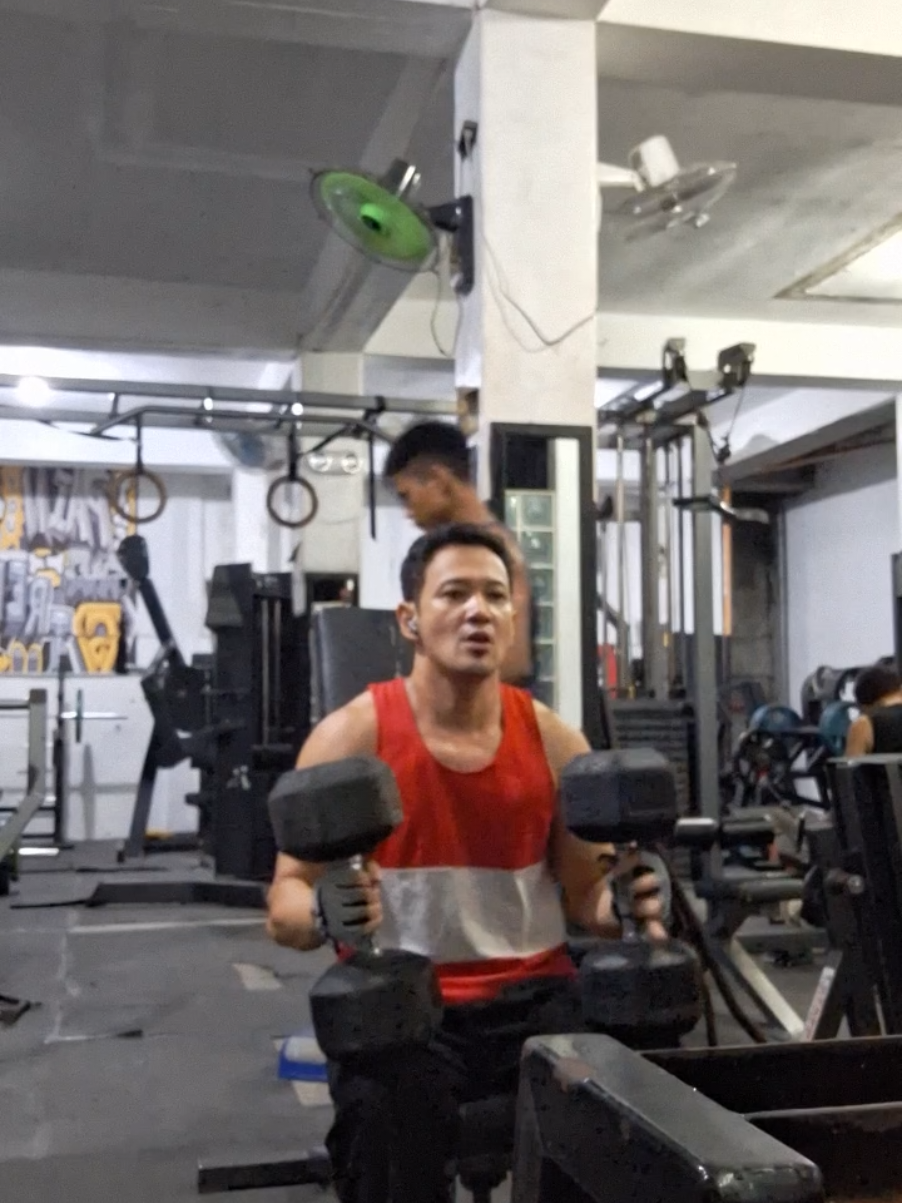 kaya nagpapalaki ako ng katawan #GymTok #gymlifestyle #nopainnogain #tiktok #fyp 
