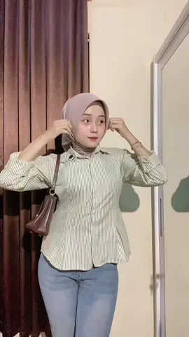 Tim ijo soft mana nih😝🥰 #kemejafitbody #stripeshirt #kemejarempel #foryoupage 