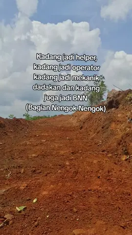 gpp lah yang penting gelar operator muda harus tercapai😅#operatorexcavator #helperexcavator #excavator #helpermuda #fyp 