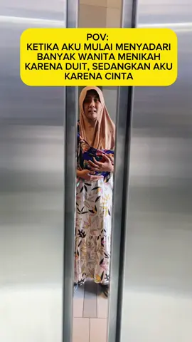 Tolongggg mau keluar dari lift segera 😞🤣 Aku pulang dulu ya best ganti kostum @Jessica Jane🌙 @Juan & Eve @LUCINTALUNA @Jennifer Christie 🤣