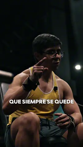 No todo es competir, criticar o compararte, se trata de crecer, apoyar y motivar, de entender que todos empezamos desde un punto distinto, pero con la misma meta: ser mejores cada día Vive con propósito, deja vivir con respeto y mantén siempre la buena energía #algobello #gimnasio #mentalidad #Fitness #proceso 
