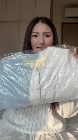 Áo Len Cardigan Dày 2 Lớp Cúc Hoạ Tiết Nơ Cúc Bọc Len Thêu Nơ Nổi Cổ Tròn #aolencardigan #aolennu #aolenquangchau #xuhuong 