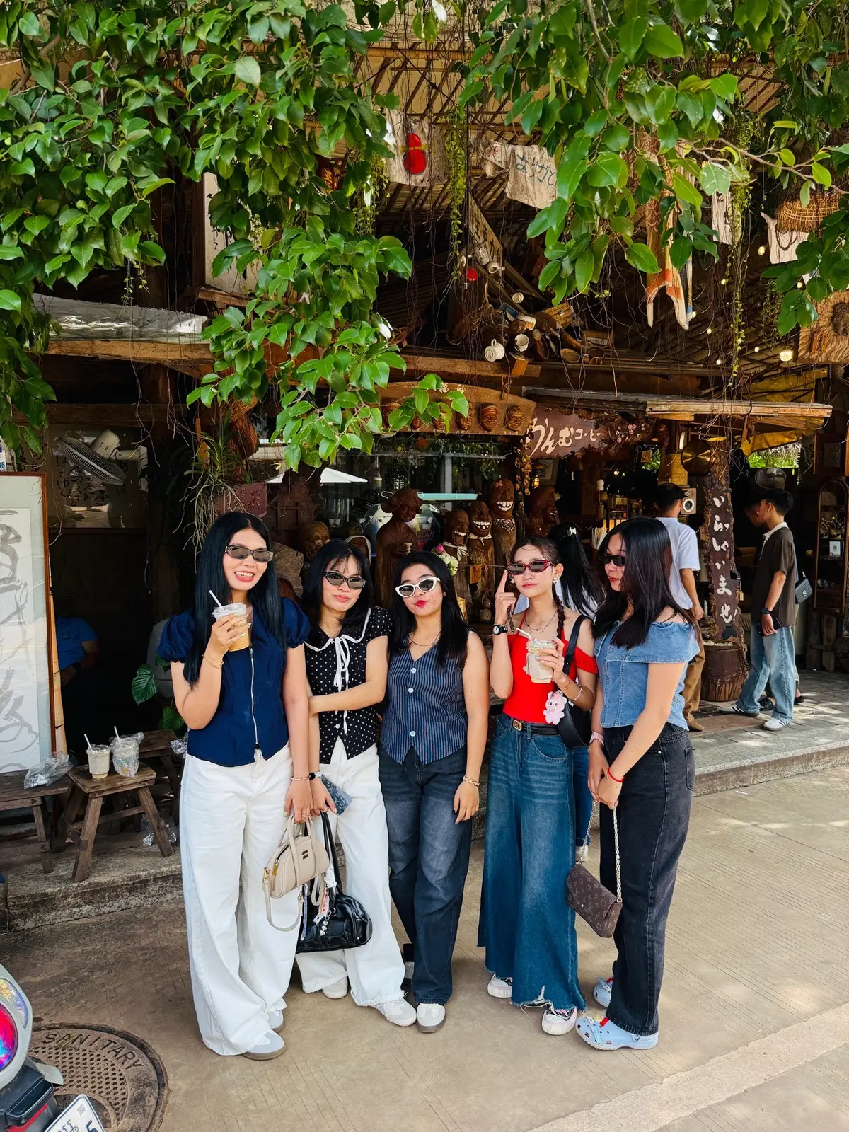 #chhenging10🍒🍒 #foryou #fyp #អរគុណសម្រាប់ការចូលចិត្តvide🦋🙂🖤 #កំពង់ធំផ្ទះខ្ញុំ🏠🦋 @🐣 @𝓛𝓲𝓴𝓪 @D_🤍🇰🇭 @Mesa 