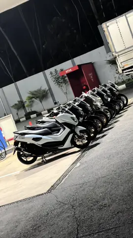 Komen foto motor 2dp kalian di kolom komentar🫵🏻🤙🏻 #nmaxold #nmax155 #nmaxproper #fypシ゚ #fouryoupage 