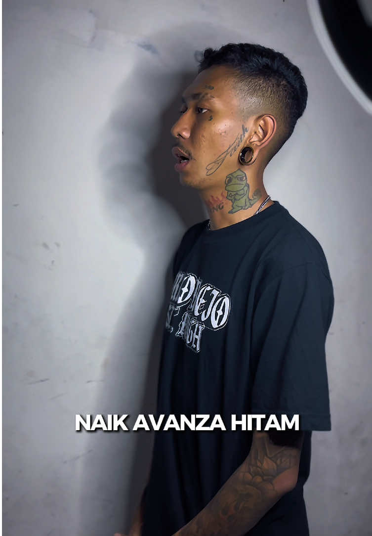 Naik avanza hitam nuninu