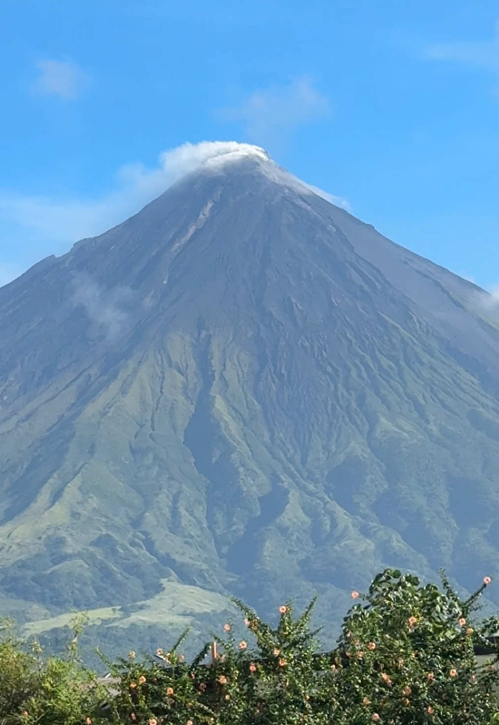 Mababalikan taka, Bicol! Anggayon mo! 🥹🤍✨#mayonvolcano #AlbayBicol #fyp #motorride #hondaclick 
