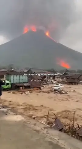 Lahar turun secepat itu. Alam ngasih peringatan yang gak bisa dianggap enteng. Tonton sampe habis biar ngerasa tegangnya 🔥🌋 #nyatabanget #detikviral #gunungmeletus #realfact #tegangabis     