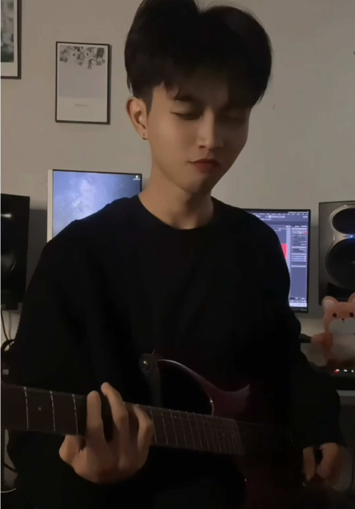 Phần 57 | Nên như nào đây cả nhà 🥺 NÊN CHỜ HAY NÊN QUÊN - YAN NGUYỄN  Cover by TMTGuitar & @Darkk  #electricguitar #nenchohaynenquen #rock #xuhuong #tmtguitar 