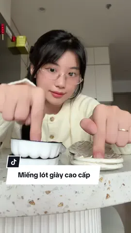 Cho miếng lót giày vào đi êm chân hơn hẳn các bác ạ ##hoaihayho##reviewdogiadung##lotgiay##lotgiayemchan##lotgiaycaosunon