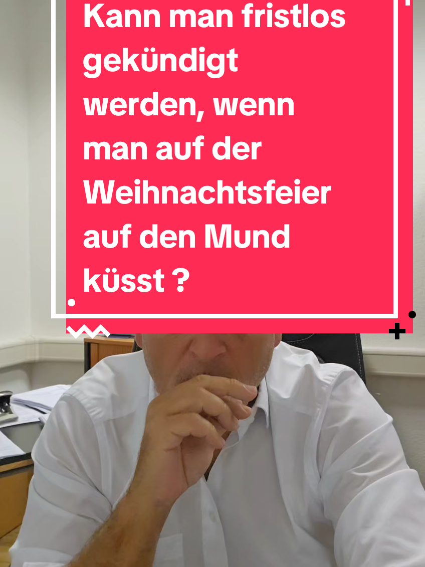 Kann man gekündigt werden, wenn man auf der Weihnachtsfeier auf den Mund küsst ? #küssen #weihnachtsfeier #kündigung #anwalt #arbeitsrecht 