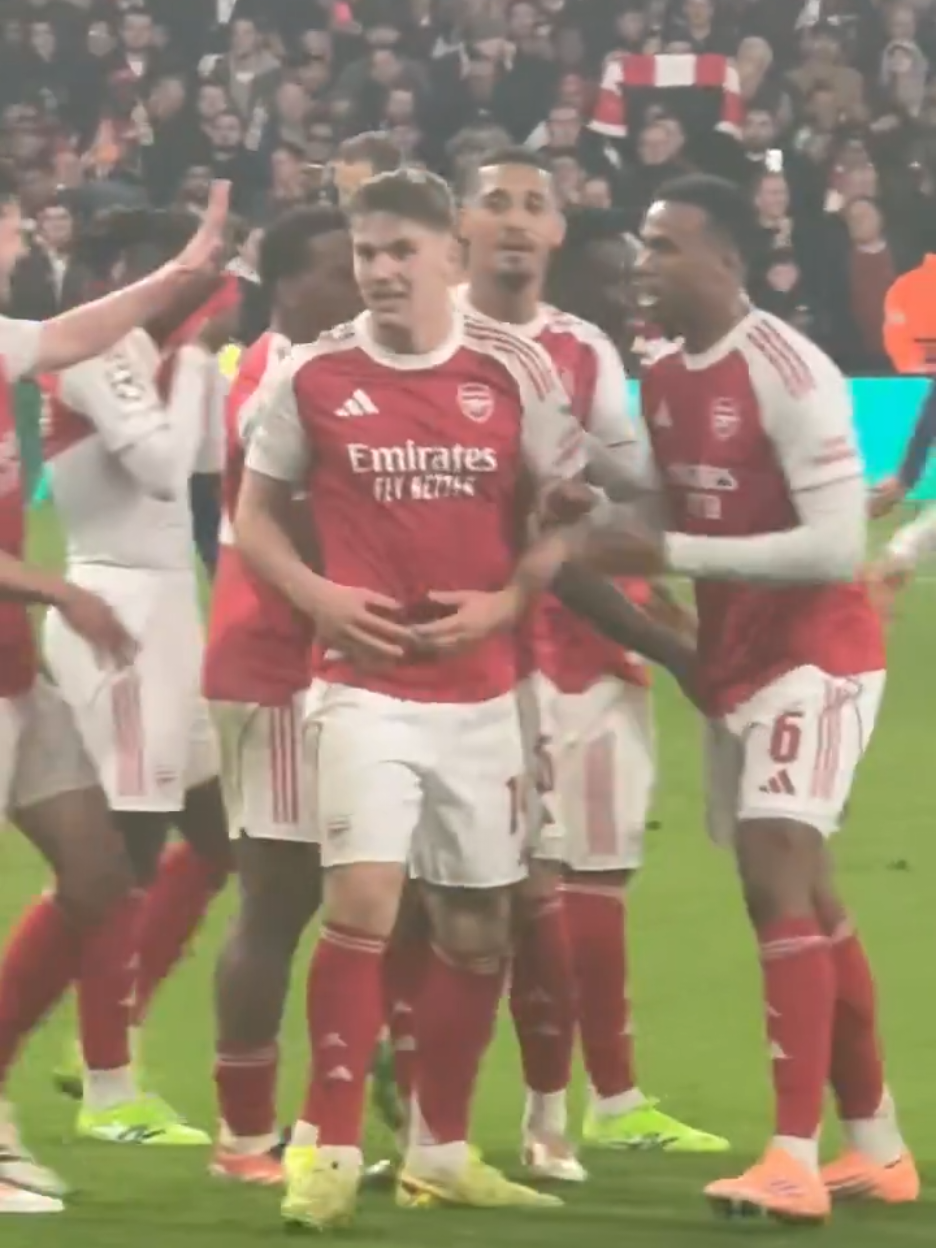 Arsenal Vs Atletico Madrid  Players Encouraging Gyökeres to celebrate his goal #football #gyokeres #arsenalvsatleticomadrid #gabrielgyokeres #championsleague 