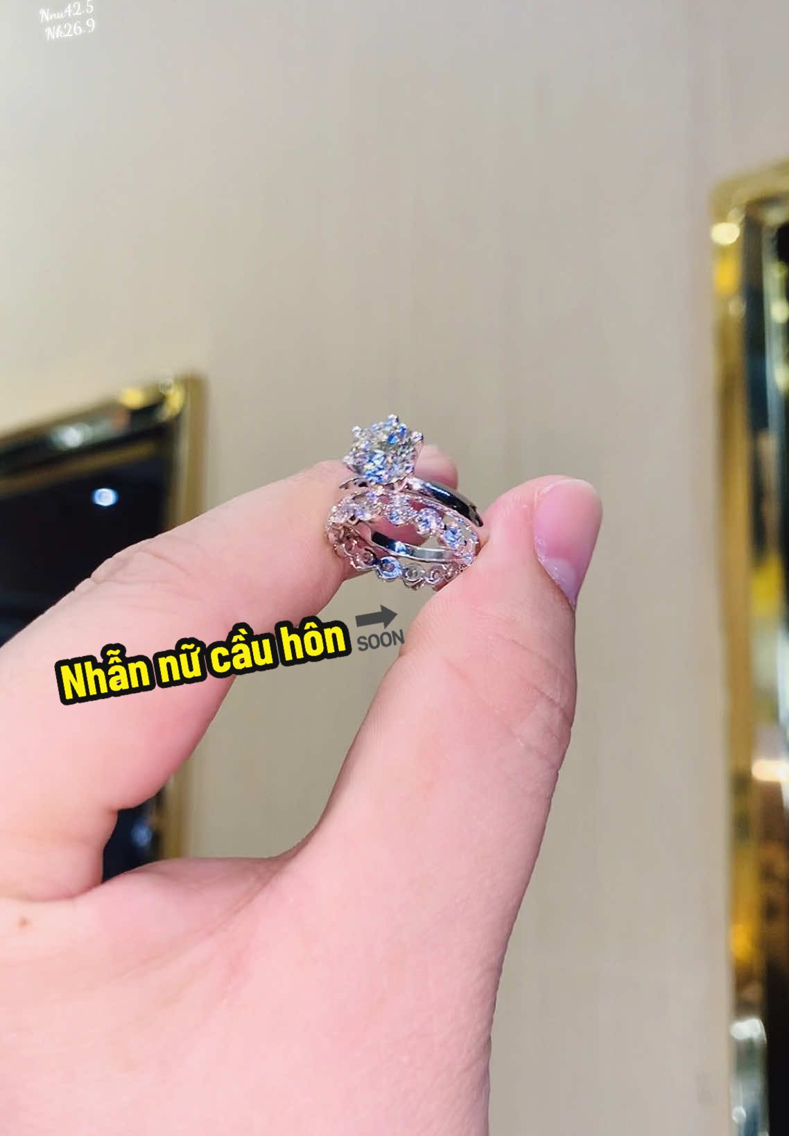 Cặp nhẫn nữ cầu hôn đơn giản nhưng cực kỳ sang trọng và tinh tế #TamLuxury #tamluxurydiamondjewelry #nhannukimcuong #cauhon #trangsuccaocap 