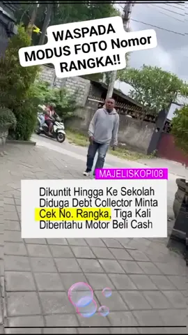 🎥#viral Seorang pengendara sepeda motor diikuti dua pria diduga Debt Collector (DC), hingga ke sebuah SMP di Kota Denpasar, dari nomor polisinya lalu sampai di sekolah didatangi, untuk diminta cek/ foto nomer rangka kendaraannya. Pemilik sepeda motor menolak, karena dari nama pemiliknya berbeda, dan sepeda motornya dibeli cash, bukan kredit. Tapi setidaknya pria diduga DC tersebut memintanya dengan sopan dan meminta maaf berkali-kali  #motor #collector #lesing #modus 