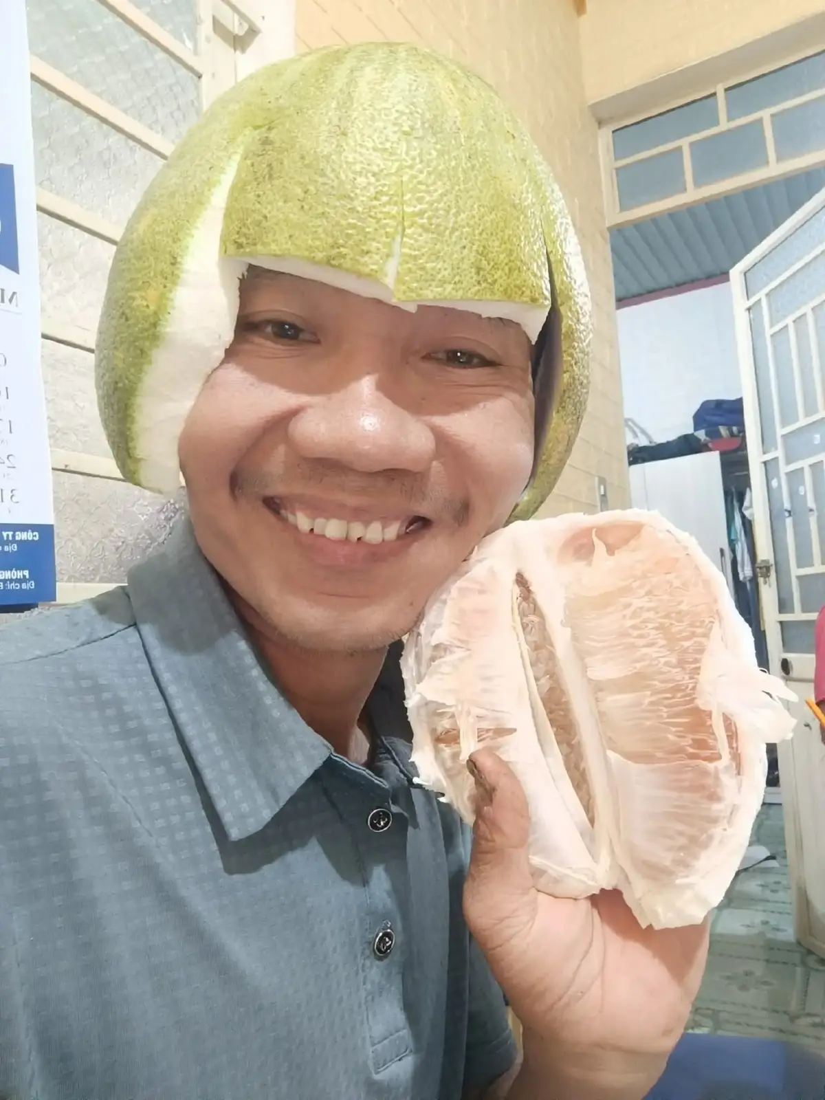 kệ...