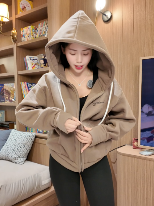 Để tìm được một em áo hoodie vừa đẹp vừa rẻ như thế này không hề dễ đâu nhaa #tiktokshop #huonglyreview #huonglyshop #hoodie #aokhoac #aokhoacni