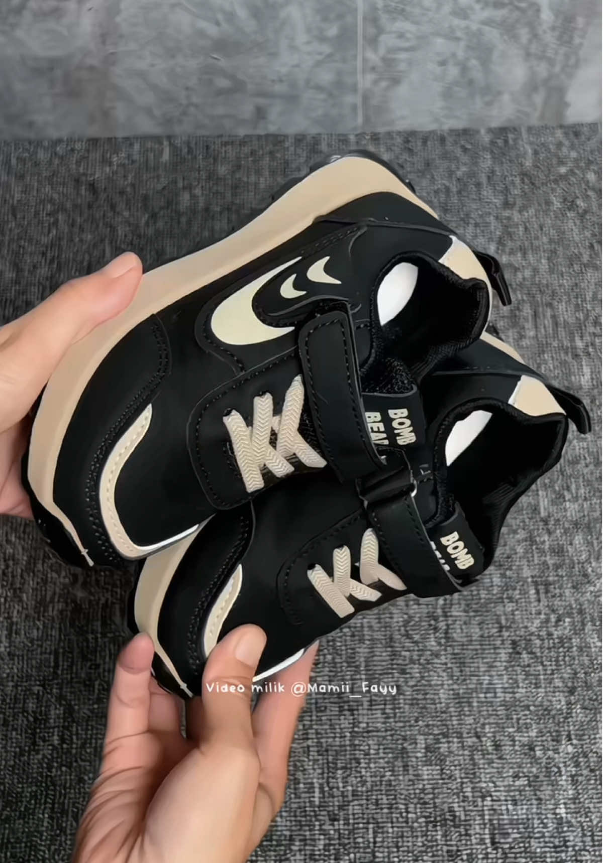 #sneakers #sepatusekolahanak #sepatusekolah #sepatu #ootdsepatu  