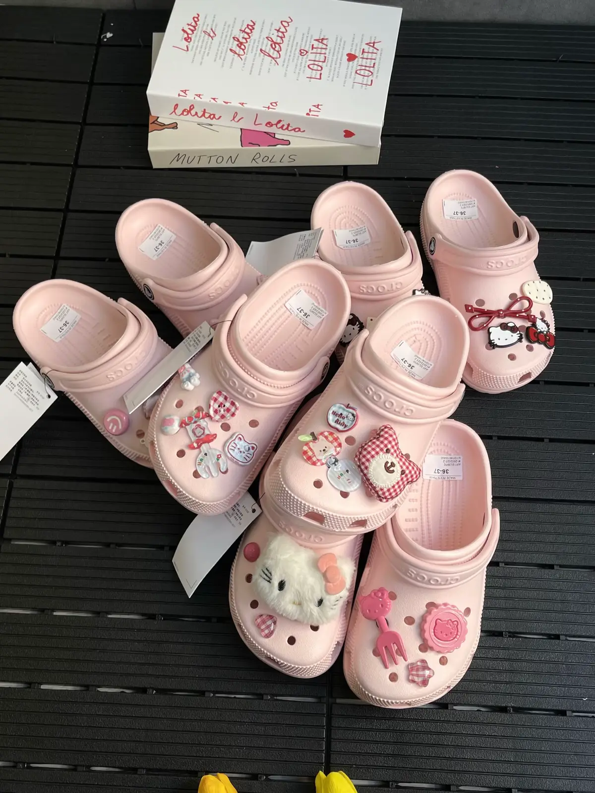 Shop về hồng đào cho mấy người đẹp rồi đây✅ Chỉ 1.4.x.k mà x nhỉ xíu xiu luôn 😻 In.bốc sốp để hốt ẻm về tay thôi ✨✨#depcrocs #crocs #xuhuong 