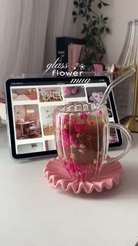 So aesthetic glass mug with dried flowers 🌸✨ #doublewallglasscup #glassmug #glasscupwithdriedflowers #coffeemug #coffeecup