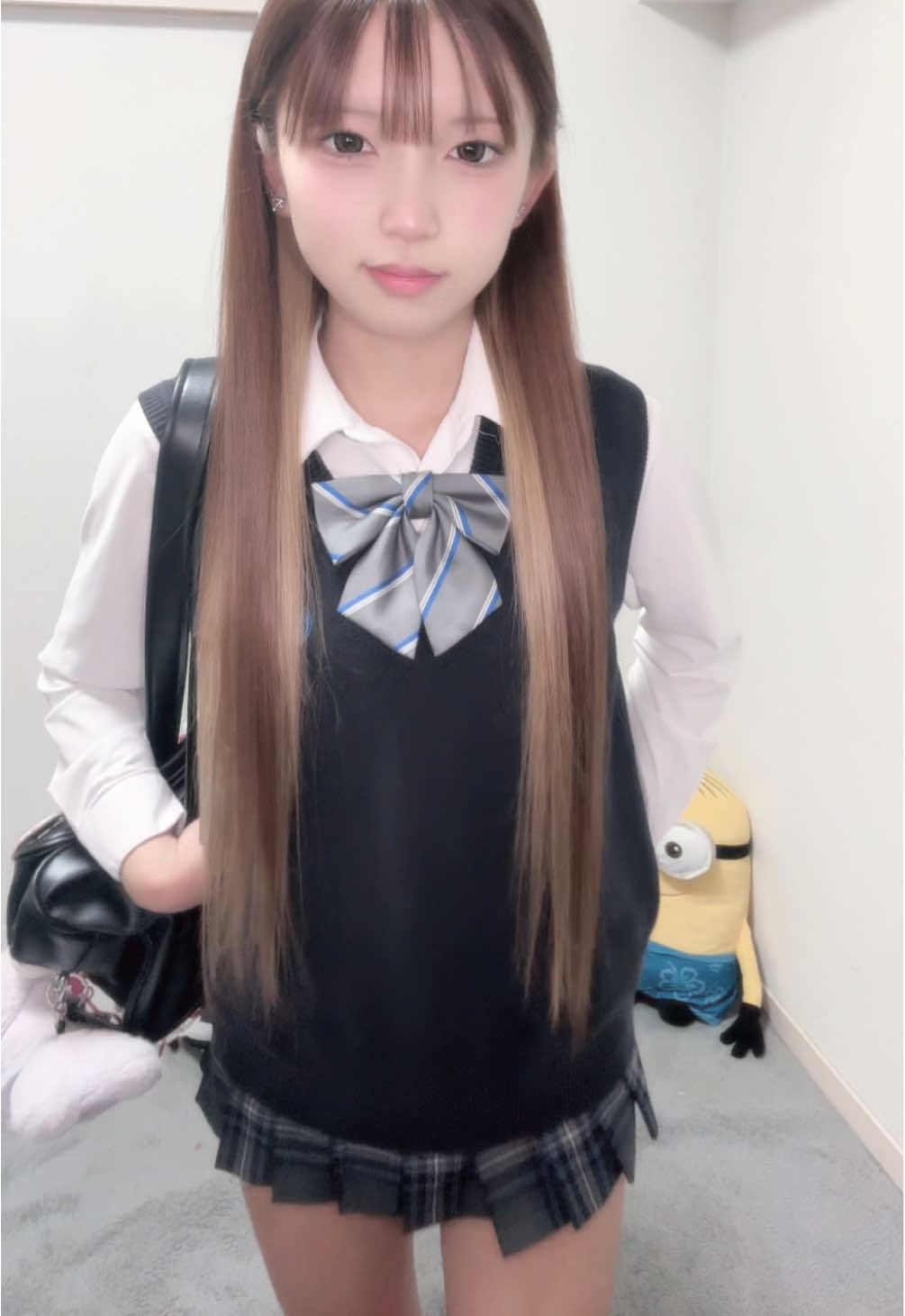 思い込みかもしれんけど私にだけ態度違ったり挨拶なしとかだといい気はせんし嫌いじゃないからこっちは普通に話しかけてるのに向こうがそれならもう普通に出来ない🥲友達には恵まれてるから学校楽しいのにってかんじ。 あと最近メンション多くてうれしい。 #中2 #jc2 #中学生 