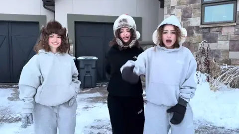 (FULL VIDEO) Kalogeras Sisters BUILD A SNOWMAN! #kalogerassisters #sundaykalogeras #demitrakalogeras #elianakalogeras #noahrisling 