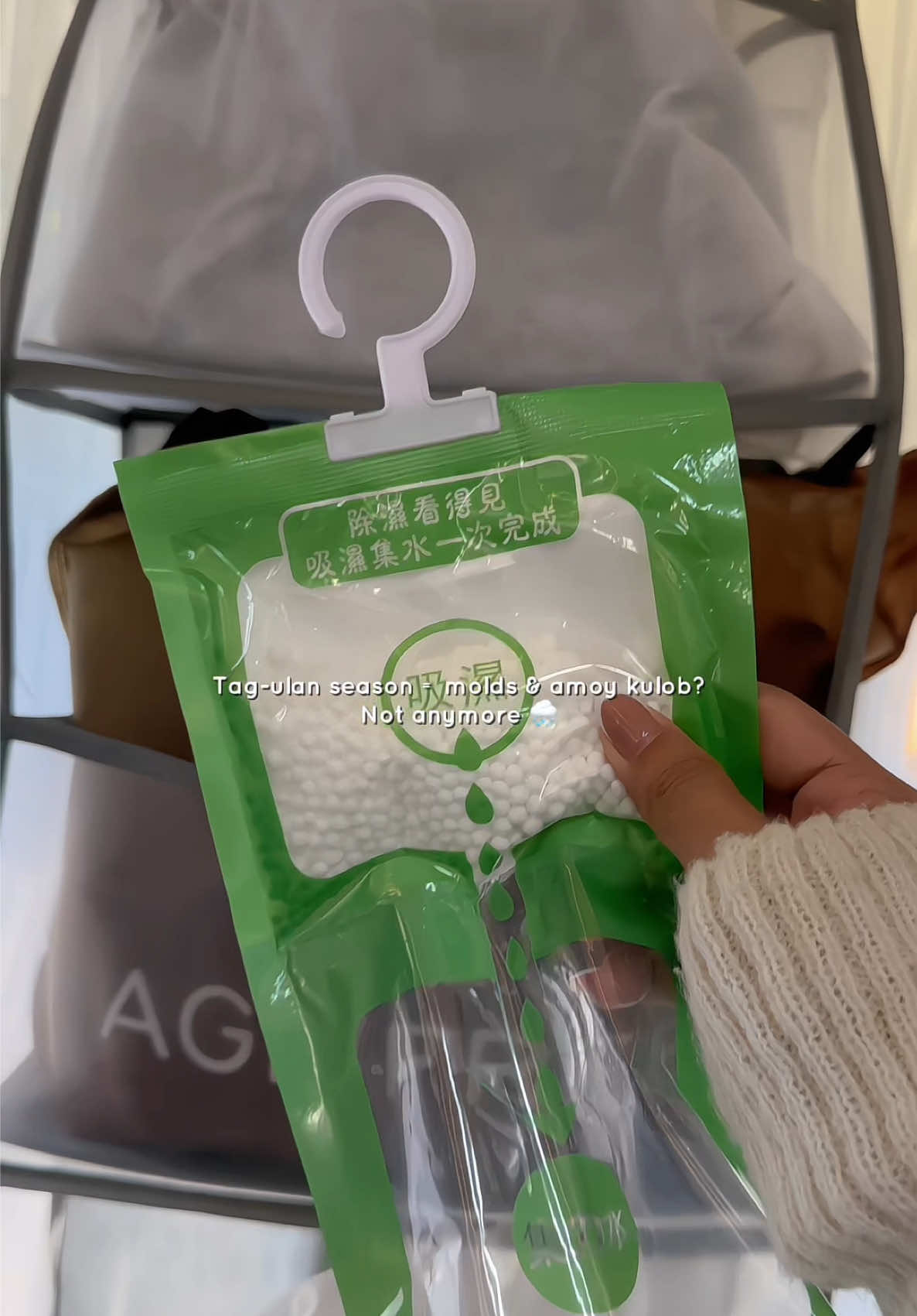 No more amoy kulob days 💨 This hanging humidifier keeps your space fresh and mold-free all day! #dehumidifier #hangingdehumidifier #homessentials 