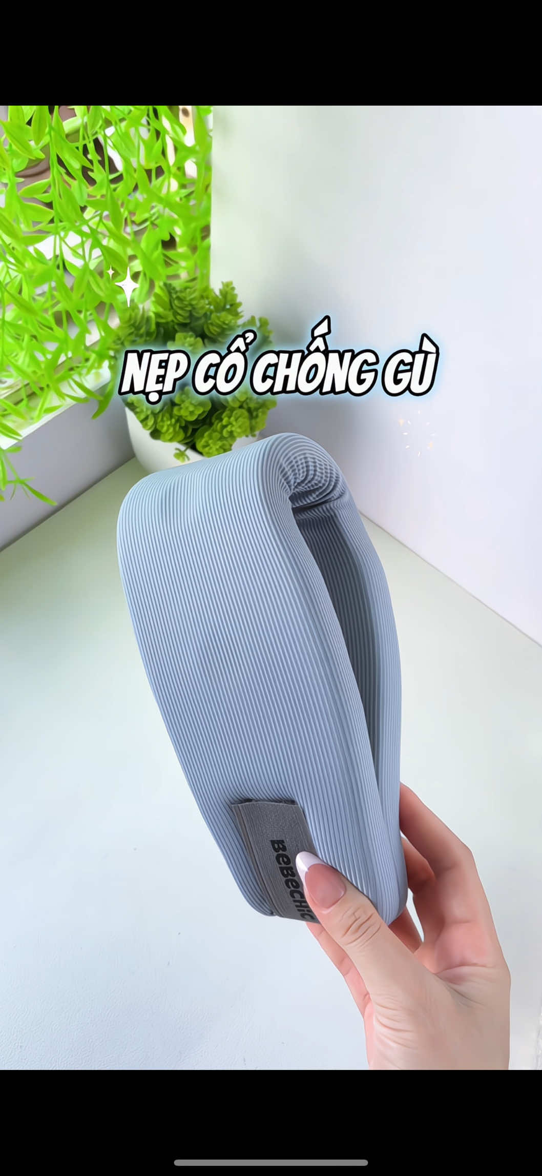 Nhiều khi ngồi cầm điện thoại mà cổ gập 90 độ không hề hay biết, phải chỉnh dáng ngay thôiii #nepcochonggu #bebechic #nepcobebechic #nepxop #doit11 