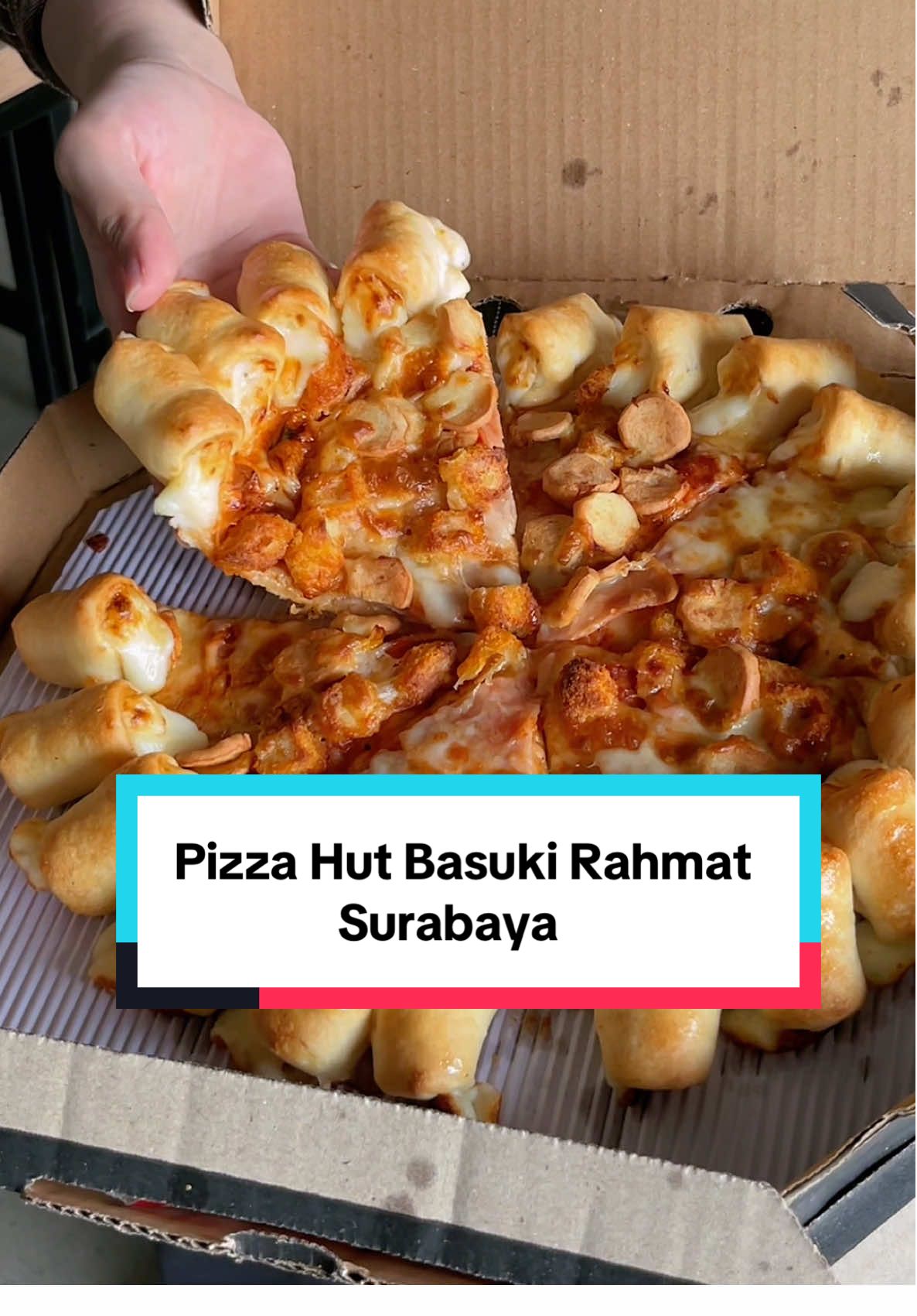 Di Pizza Hut Basuki Rahmat Surabaya lagi Promo, Caranya Klik Lokasi di kiri bawah yaa, Disitu semua harganya sudah Promo guys. Jangan sampai ketinggalan harga Promo yaa👍 #pizzahut #pizzatime #pizzapromo #pizzahutsurabaya  #pizzahutbasukirahmatsurabaya 