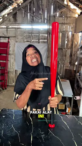 Tongkat olahraga baseball , bisa di pake jaga2 dirumah/di mobil juga biar ketika ada yg jail atau ada maling tinggal di k3pruk saja pkai tongkat base ball ini , karena bahannya sudah pkai full besi , cek keranjang kuning ya #tongkatbaseball #tongkat #wibgajian #cuantanpabatas 