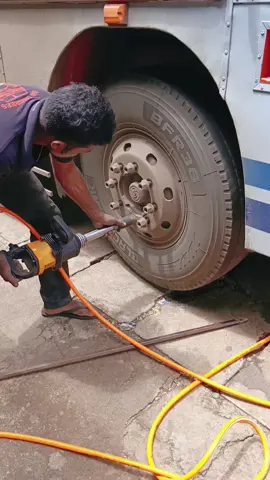 ලොකු පොඩි ඕනම එකක්  #automotive #leyaland #bus #ceat #dsi #lotus #tires 