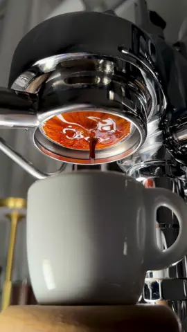 مو اي استخلاص .. هذا هو السر😎 #اسبريسو #explore #coffee 