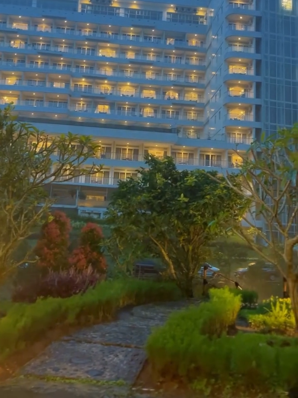 Bikin betah nginep di Le Eminence  #leeminemcehotel  #tiktokgo #hotelpuncak #ramahanak #voucertiktok 