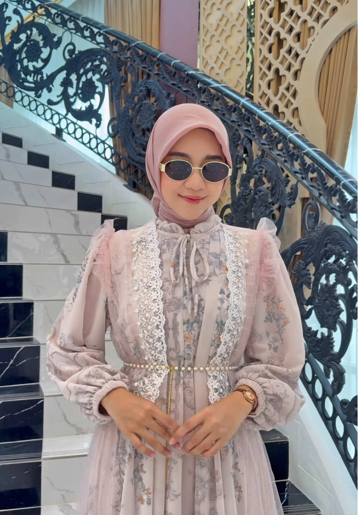 Minum teh manis di pagi hari, Yuk bund, gamis pink-nya ready, jangan sampai kehabisan lagi!❤️‍🔥 #restock #gamispink #gamisbusui #lebaranseries #fypシ゚viral🖤tiktok 