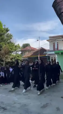 rumah kalau bentuknya manusia #fyp #paskibra #harisantri 