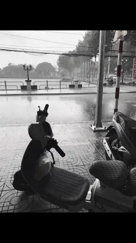 Đi cùng nhau những ngày mưa xin hãy nhớ nhau vào những ngày nắng..