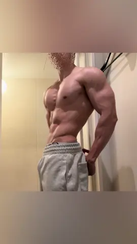 体脂肪が落ちてきて、ウエストが細くなってきた。 ただ、体脂肪が落ちると顔がゴツゴツしてくるトレードオフ #筋肉 #筋トレ 