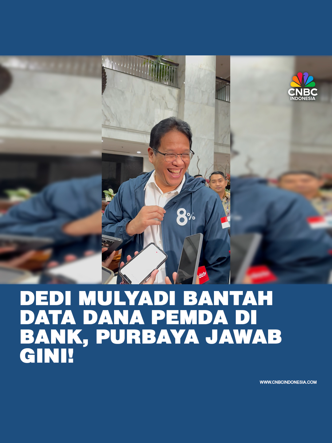 Menteri Keuangan Purbaya Yudhi Sadewa buka suara ihwal bantahan Gubernur Jawa Barat Dedi Mulyadi soal data dana mengendap Pemprov Jawa Barat di bank daerah. Purbaya mengatakan, data itu sudah sesuai dengan nominal yang dicatat oleh Bank Indonesia (BI). Maka, ia berpendapat, seharusnya anak buah gubernur yang akrab disapa KDM itu juga melakukan pengecekan ulang terhadap perbedaan data kas mengendap. Di sisi lain, Purbaya menegaskan, dirinya juga tidak pernah menyebutkan secara khusus data dana mengendap pemda Jabar setiapkali mengungkapkan data dana mengendap pemda. Maka, ia mengaku heran Dedi Mulyadi malah mengungkapkan sendiri datanya. Sebagaimana diketahui, Gubernur Jawa Barat Dedi Mulyadi melalui akun instagram @dedimulyadi71 membantah adanya data dana deposito pemda Jabar senilai Rp 4,1 triliun yang mengendap di BPD. Data itu sebelumnya terungkap dalam paparan Mendagri Tito Karnavia saat Rapat Koordinasi Pengendalian Inflasi Daerah 2025, Senin (21/10/2025