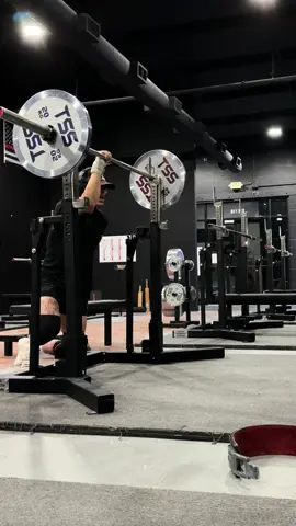 It still lingers when I try n lift something heavy. It was more than that day that ruined the joy of being strong and having the passion for powerlifting. The thought of even coming remotely close to peak is scary. #GymTok #fyp #viral #trending #gym 