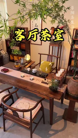 Nửa đời ngoảnh lại, tóc pha sương, Bạn cũ đâu rồi, gió vấn vương. Bao chuyến đò ngang — người đi mất, Chỉ còn bóng lẻ giữa hoàng hôn. Ngày xưa mơ lớn, trời xanh ngát, Giờ đây ngồi lặng, ngắm mây trôi. Thế sự nặng, lòng người cũng mỏi, Nụ cười xưa — gió cuốn xa xôi.